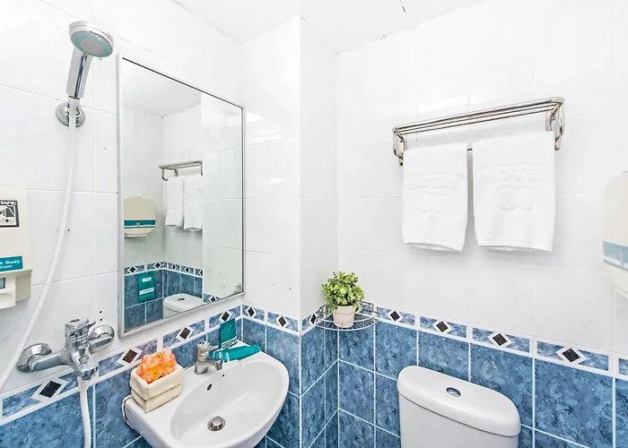 Cheap hotel: Hotel 81 Cosy