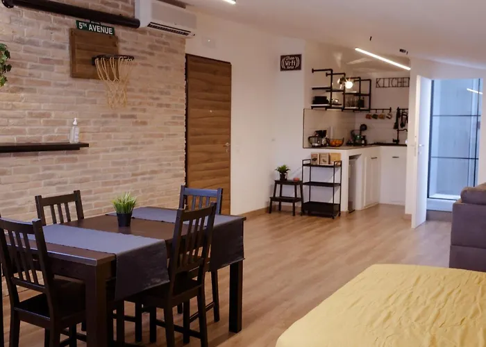 Manhattan House