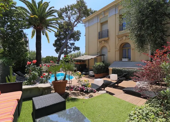 Hôtel avec piscine: Hôtel Petit Palais