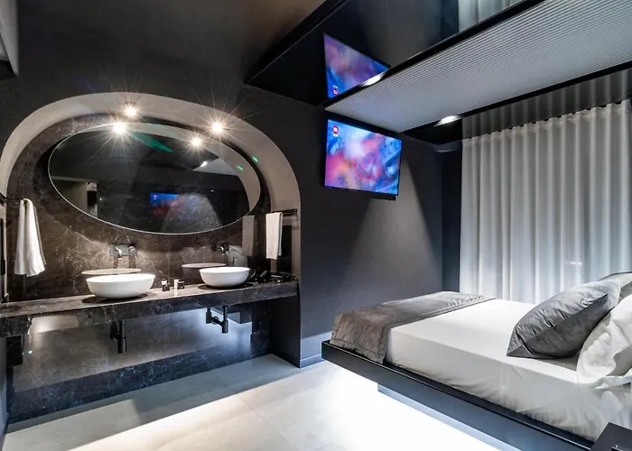 4 Suites " Unconventional Living Rooms "