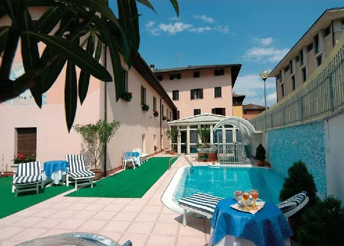 Hotel con piscina: Albergo Due Spade