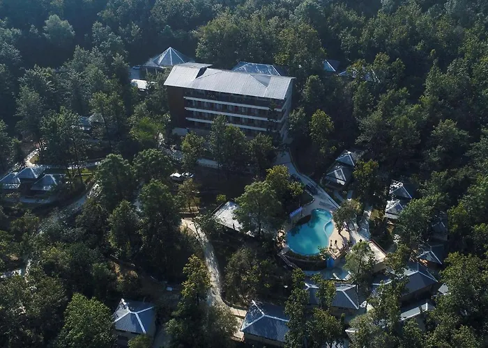 Hotel with Tennis: Punarnava Resort & Spa