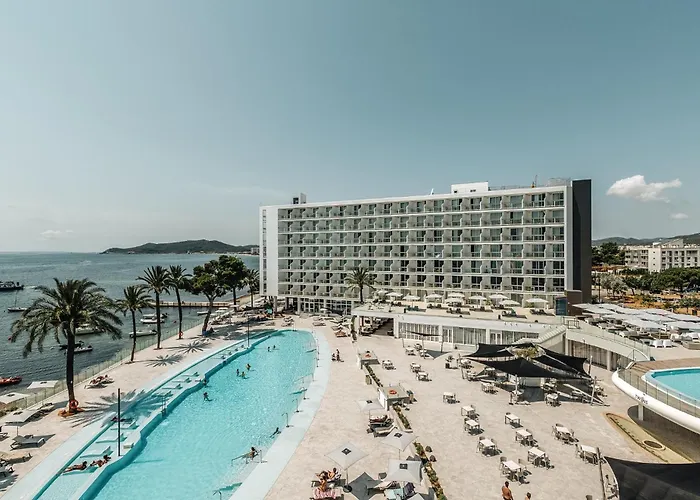 Resort: The Ibiza Twiins - 4* Sup