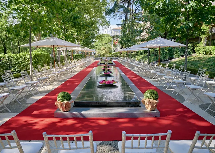 Hotel with view: Rosewood Villa Magna