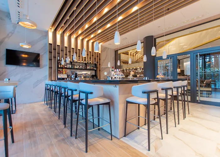 Luxury hotel only: Hotel Granada Center