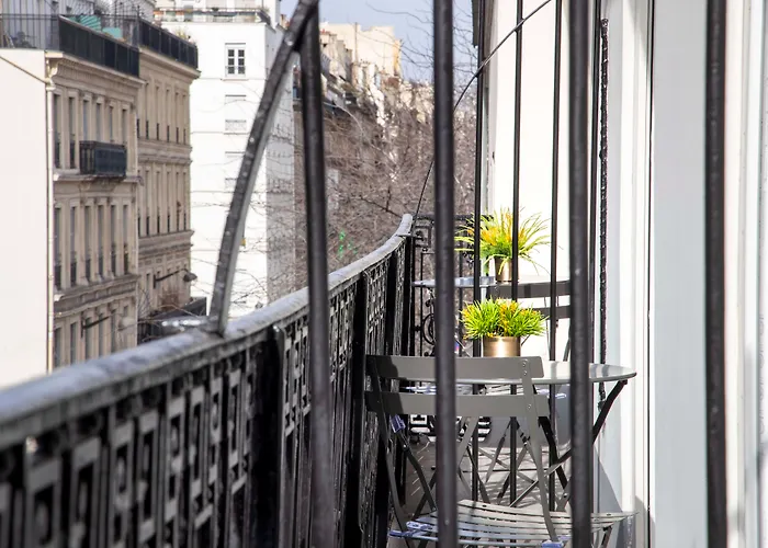 Luxury hotel only: Hotel Phileas Lazare & Spa - Opera