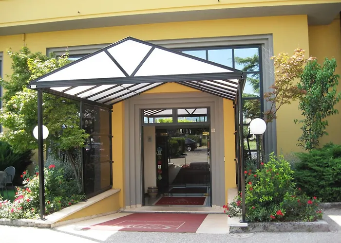Hotel Cristallo Di La Rosetta Srl