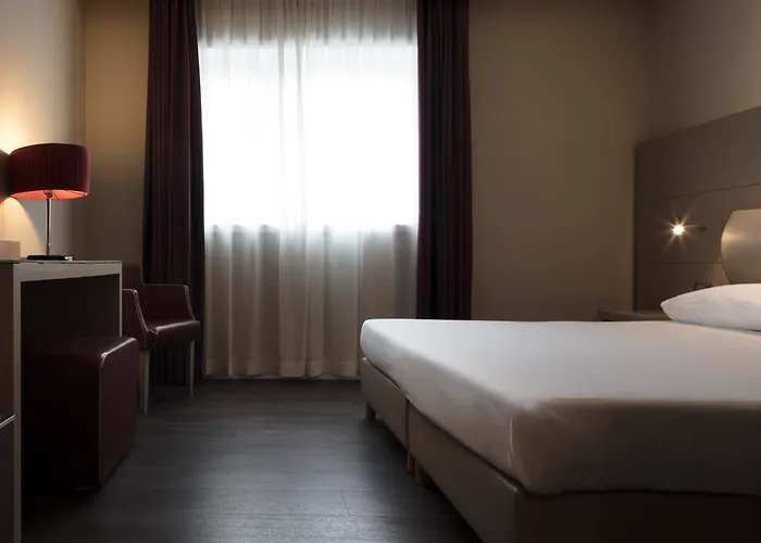 Luxury hotel only: Smart Hotel Holiday