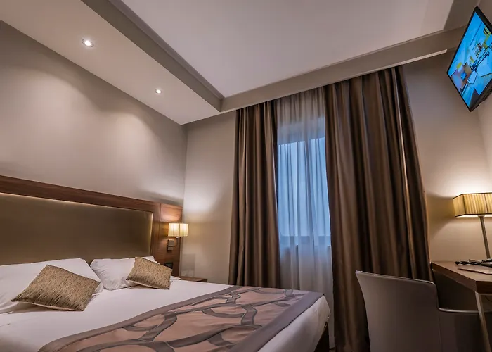 Luxury hotel only: Smart Hotel Holiday