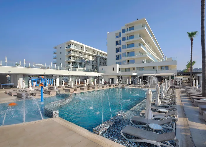 Nelia Beach & Spa