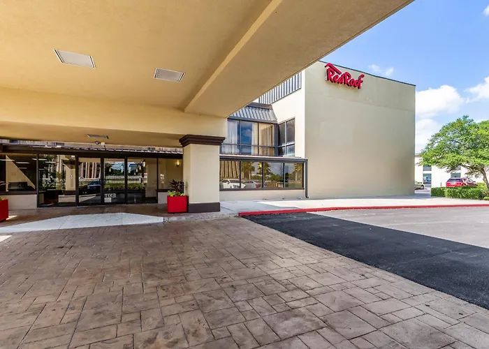 Red Roof Inn Plus & Suites Houston - Iah Airport Sw