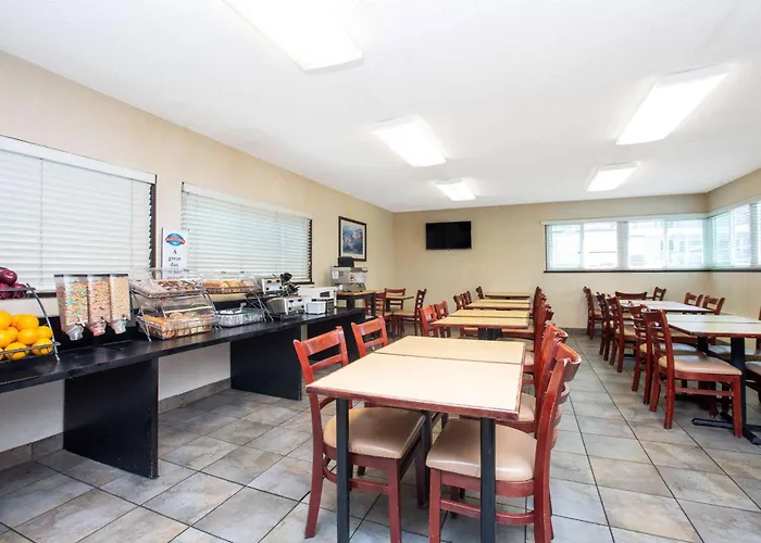 Motel: Baymont By Wyndham San Diego Downtown