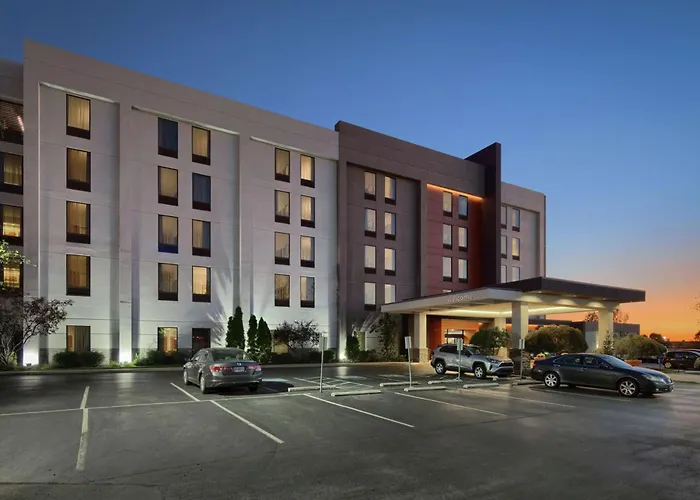 Hotel with pool: Hampton Inn Louisville Northeast