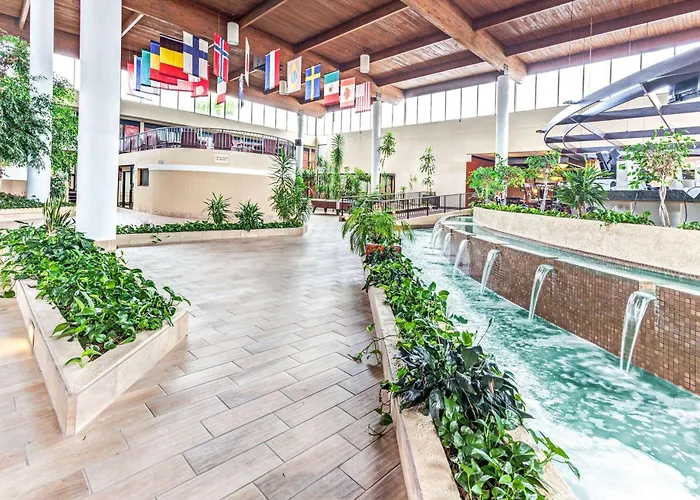 Сity center hotels Wyndham Garden Detroit Metro Airport