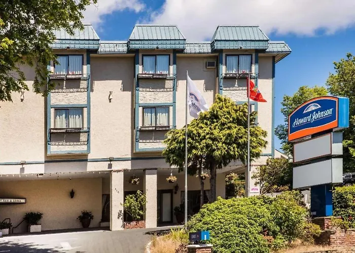 Kid friendly hotel Howard Johnson By Wyndham Victoria
