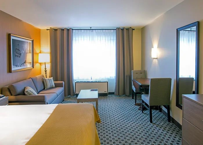 Golf hotels Holiday Inn Express & Suites Tremblant By Ihg