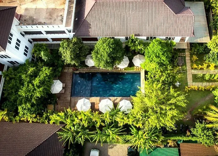 Hotel near College: La Residence Blanc D' Angkor