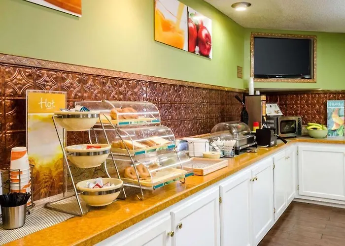 Luxury hotel only: Quality Inn Meridian