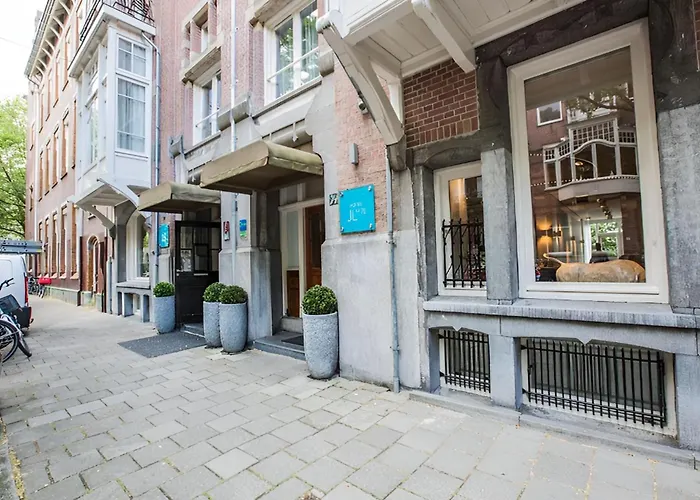 Hotel near College: Hotel Jl No76