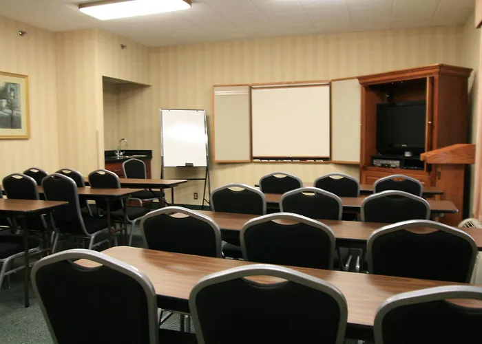 Cheap hotel: Wingate By Wyndham Cranberry