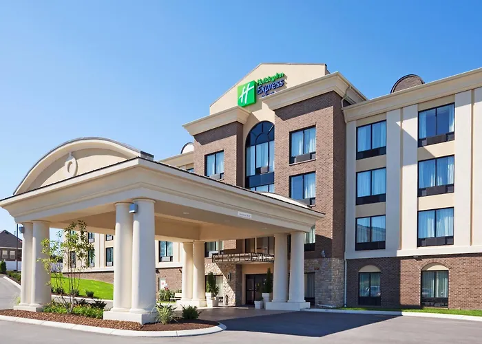 Hotel with pool: Holiday Inn Express Hotel & Suites Smyrna-Nashville Area By Ihg