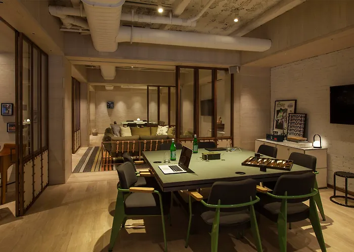 Resort: Moxy Nyc Times Square