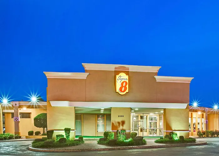 Resort: Super 8 By Wyndham Norman