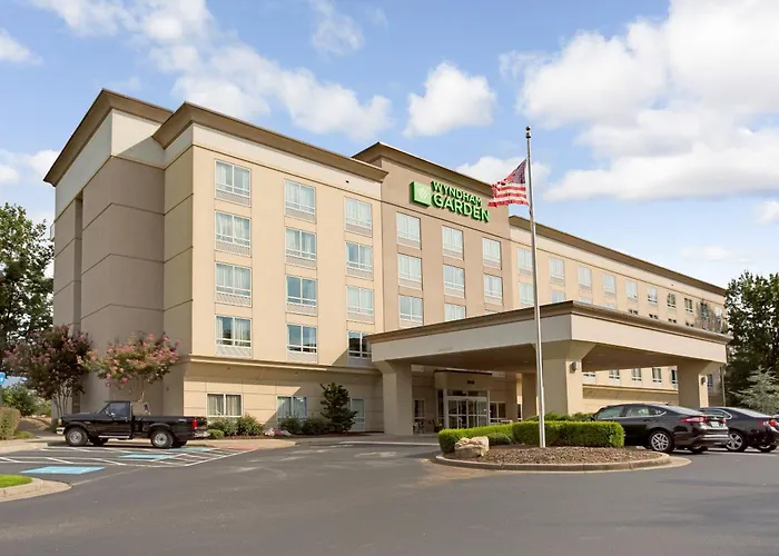 Hotel with view: Wyndham Garden Duluth