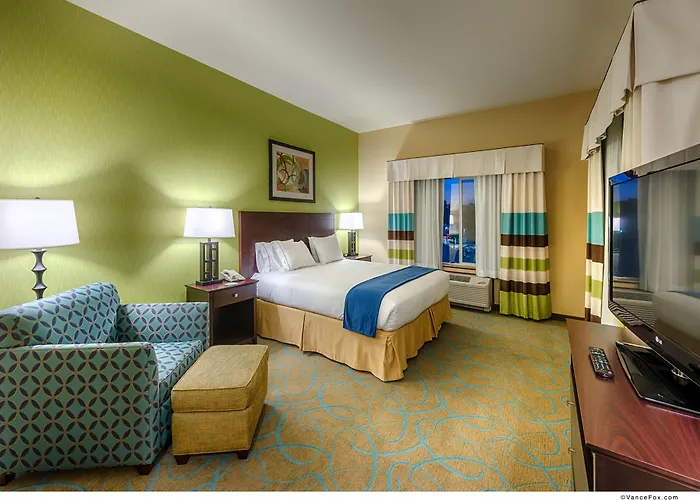 Hotel with Tennis: Hampton Inn & Suites Red Bluff