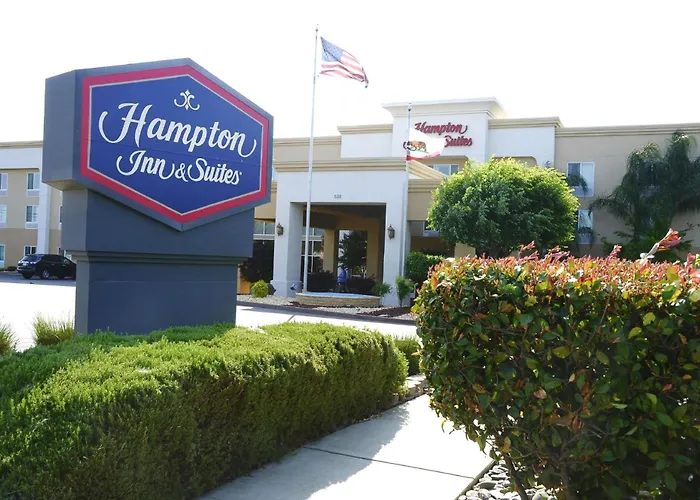 Hotel with Tennis: Hampton Inn & Suites Red Bluff