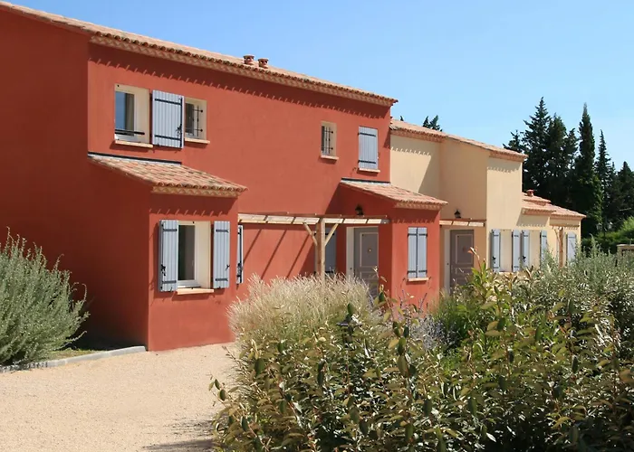 Hôtel romantique: Lagrange Vacances L’Oustau de Sorgue