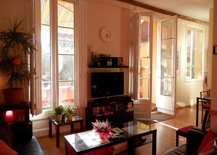 Barcelona Central Garden Hostal