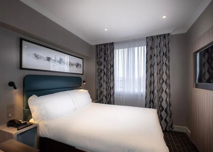 City Sleeper At Royal National Hotel