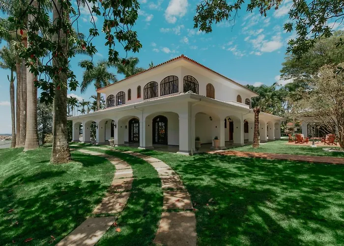 Pousada Vila Alto dos Pinhais