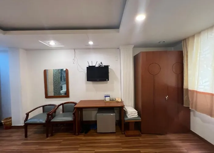 Central hotel: Nouveau Happy Inn - Ben Thanh