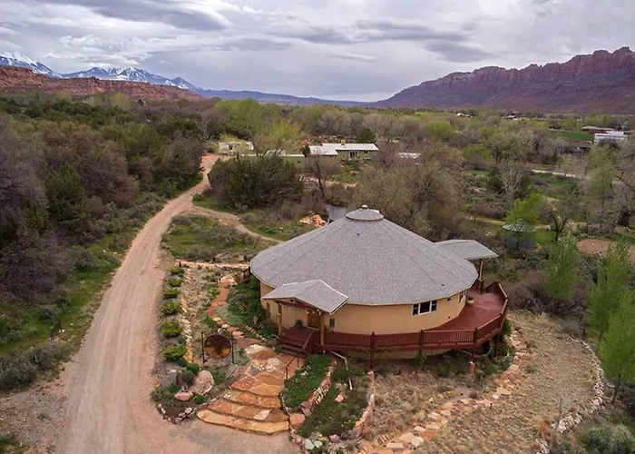 B&B only: Red Moon Lodge