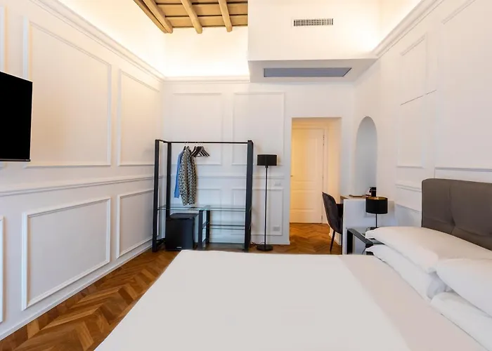 Largo Arenula Suites
