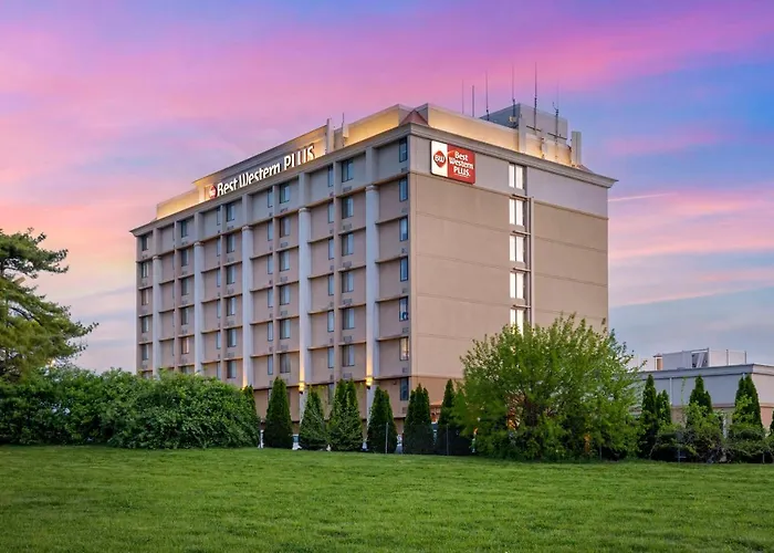 Hotel with view: Best Western Plus The Charles Hotel