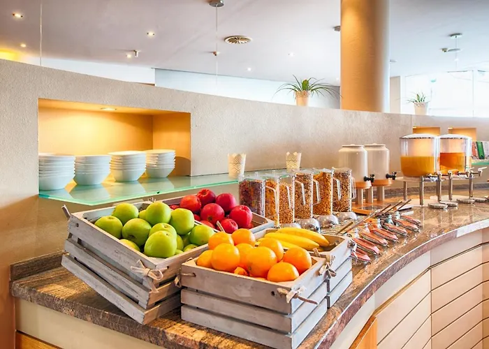 Luxury hotel only: Leonardo Hotel Hamburg Airport