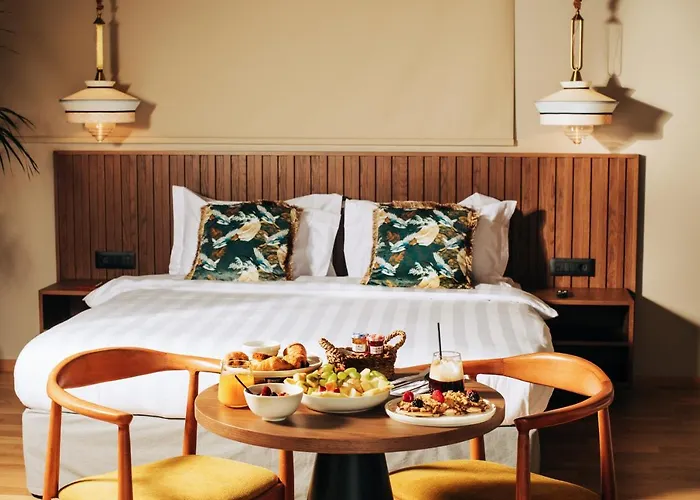 Cama Luxury Suites Glyfada