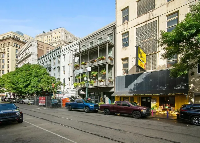 Roami At Bourbon Place