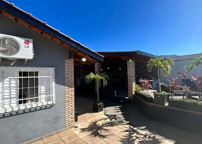 Casa com Piscina Grande e Hidro