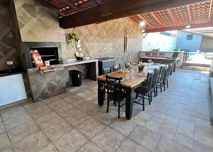 Casa com Piscina Grande e Hidro