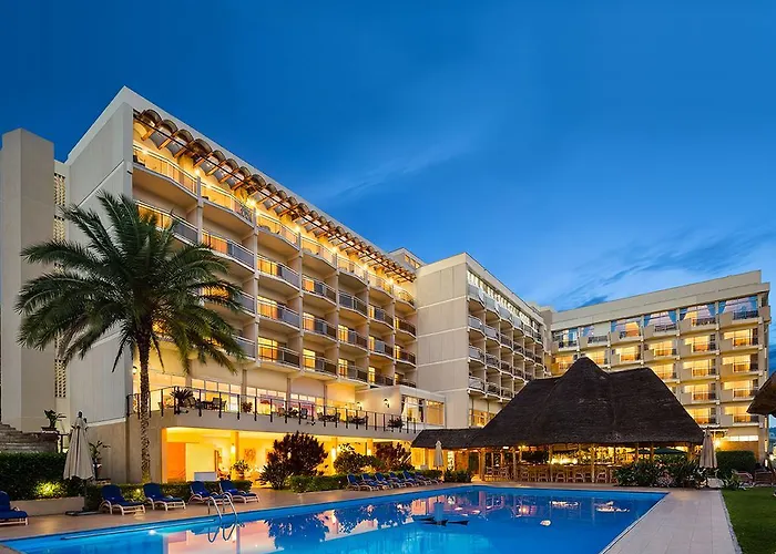 Hotel with pool: Hotel Des Mille Collines