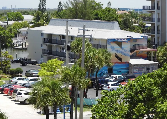 Central hotel: The Bay Inn At The Lani Kai