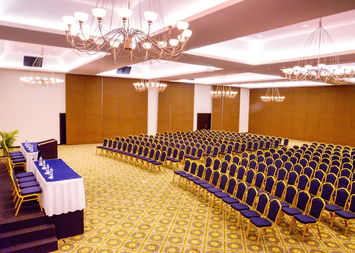 Hotels Close to Airport Crown Paradise Club Cancun