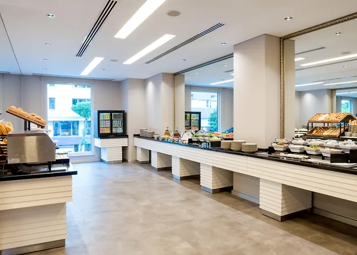 Ramada Plaza By Wyndham City Center (Adults Only)