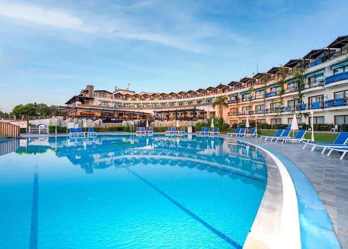 Luxury hotel only: Armas Labada