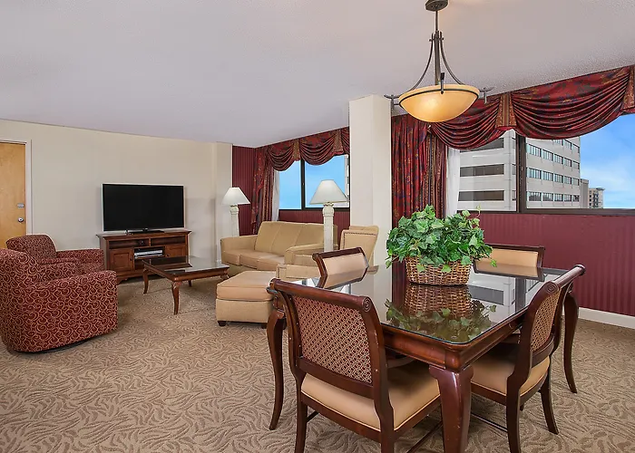 Hotels with pool Crowne Plaza Knoxville Downtown University By Ihg