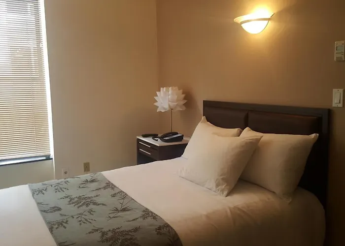 Airport Hotel: Americana Inn